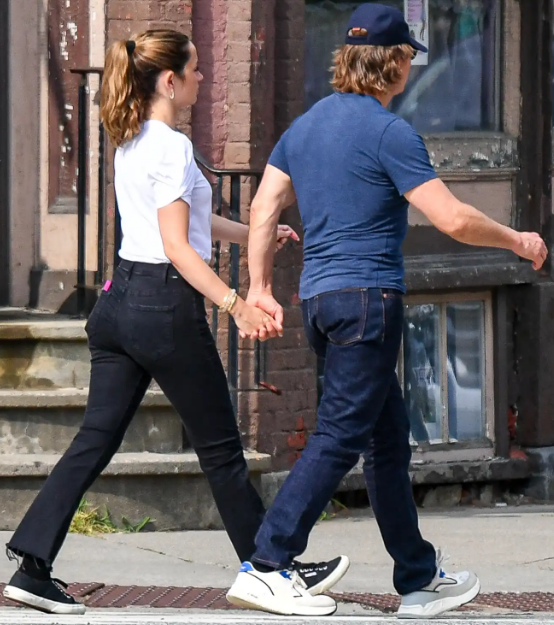 Tom Cruise and Ana de Armas Holding Hands During Vermont Getaway